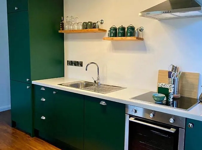 Bill's Barns, 1 아파트 켄마어